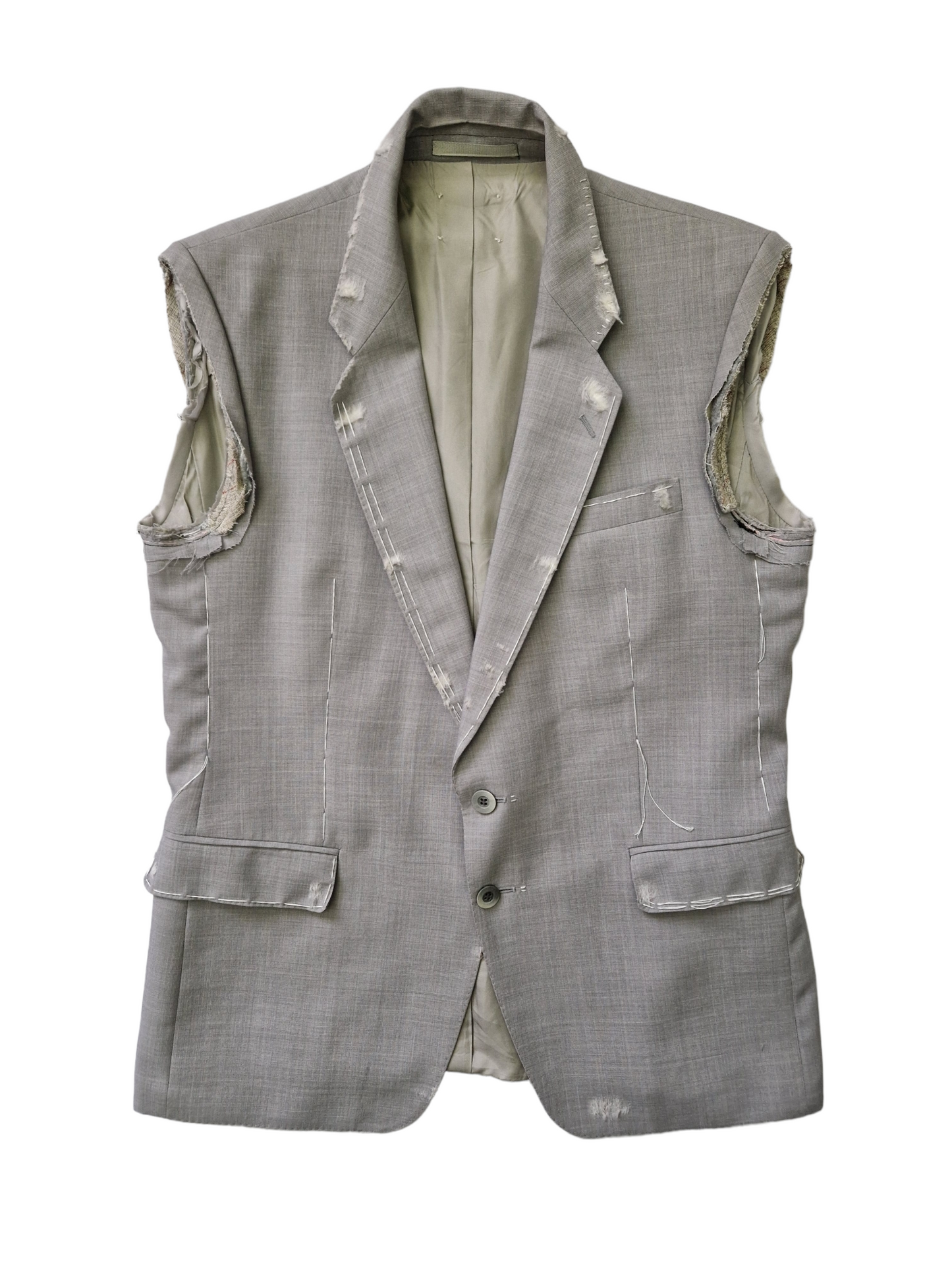 Described jacket without live cut sleeves with contrasting seams